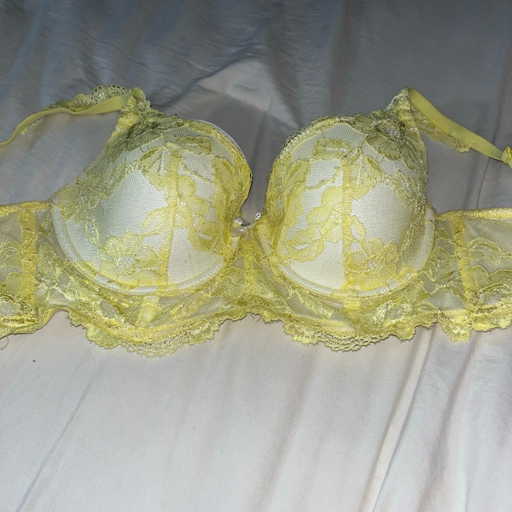 Victoria secret yellow lace underwire bra